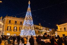 Daily Life In Matera Amid The Christmas Season