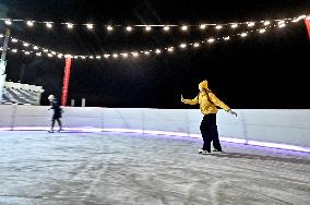 Open-air skating rink opens in Zaporizhzhia