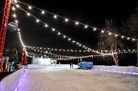 Open-air skating rink opens in Zaporizhzhia