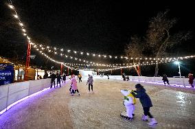 Open-air skating rink opens in Zaporizhzhia