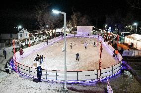 Open-air skating rink opens in Zaporizhzhia