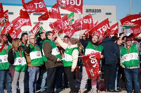 Amazon Workers Begin An Indefinite Strike - Seville