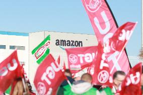 Amazon Workers Begin An Indefinite Strike - Seville