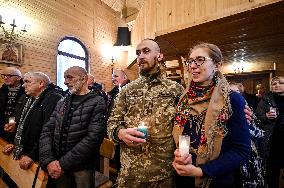 Plast members hand over Bethlehem Peace Light to believers in Zaporizhzhia