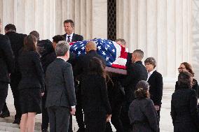 Justice Sandra Day O’Connor lies in repose at the Supreme Court