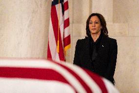 Justice Sandra Day O’Connor lies in repose at the Supreme Court