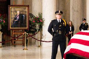 Justice Sandra Day O’Connor lies in repose at the Supreme Court