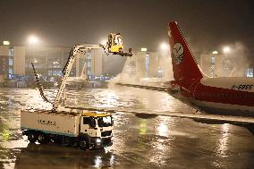 Hangzhou Xiaoshan International Airport Passenger Aircraft Deicing