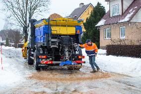 Road maintenance in the winter