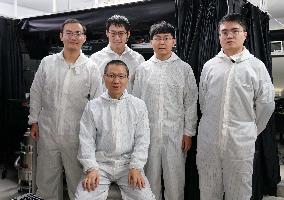 CHINA-BEIJING-ULTRATHIN OPTICAL CRYSTAL-INVENTION (CN)