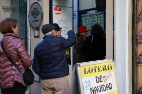 Long Queues To Buy The Last Christmas Lottery Tickets - Seville