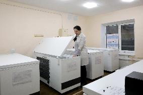 Vaccine storage options in case of power outages demonstrated in Kyiv