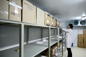 Vaccine storage options in case of power outages demonstrated in Kyiv