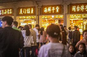 Daily Life At Zhongshan Road In Xiamen