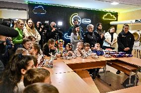 Patron visits Zaporizhzhia students
