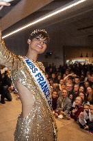 Miss France Eve Gilles  Back In Her Home Village - Quaedypre