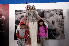 Illuminated Santa Claus Traveling  On  The Mexico City Metro