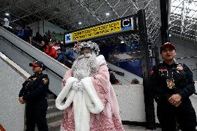 Illuminated Santa Claus Traveling  On  The Mexico City Metro