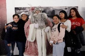 Illuminated Santa Claus Traveling  On  The Mexico City Metro