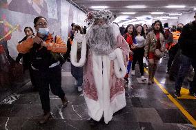 Illuminated Santa Claus Traveling  On  The Mexico City Metro