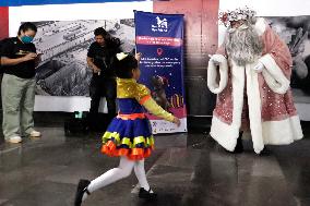 Illuminated Santa Claus Traveling  On  The Mexico City Metro