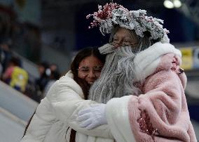 Father Christmas Tours Metro Stations In Mexico City