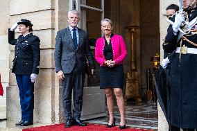 PM Borne Receives Czech President Pavel - Paris