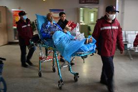 (FOCUS) CHINA-GANSU-JISHISHAN COUNTY-EARTHQUAKE-MEDICAL TREATMENTS (CN)