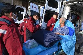 (FOCUS) CHINA-GANSU-JISHISHAN COUNTY-EARTHQUAKE-MEDICAL TREATMENTS (CN)