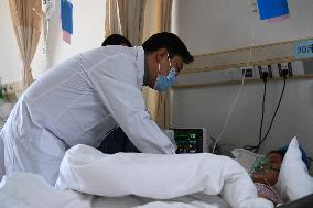 (FOCUS) CHINA-GANSU-JISHISHAN COUNTY-EARTHQUAKE-MEDICAL TREATMENTS (CN)