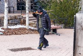 Kurt Russell Carrying Skis - Aspen