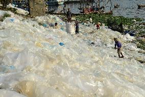 BANGLADESH-DHAKA-PLASTIC-RECYCLING