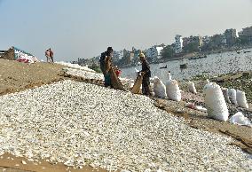 BANGLADESH-DHAKA-PLASTIC-RECYCLING