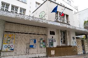 Paris mayor visits emergency shelter - Paris