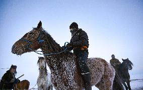 CHINA-INNER MONGOLIA-HULUN BUIR-HERDSMEN-HORSE RACING (CN)