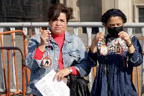 Families of Mexico’s disappeared Protest outside the National Palace
