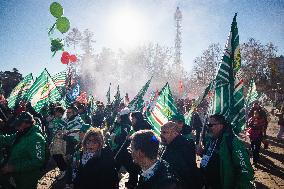 The Strike Of Trade Workers And Services For The Renewal Of Contracts In Milan