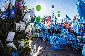 The Strike Of Trade Workers And Services For The Renewal Of Contracts In Milan