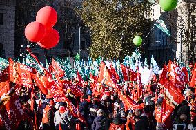 The Strike Of Trade Workers And Services For The Renewal Of Contracts In Milan