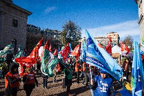 The Strike Of Trade Workers And Services For The Renewal Of Contracts In Milan