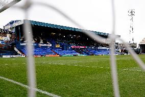 Oldham Athletic v Gateshead - Vanarama National League