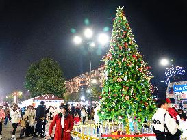 Christmas Eve in Yichang