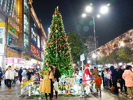 Christmas Eve in Yichang