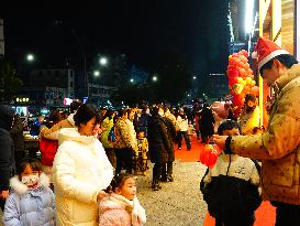 Christmas Eve in Yichang