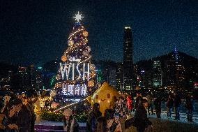 Hong Kong Christmas Eve