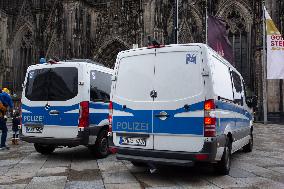 High Security At Cologne Cathedral As Warning Of Alleged Terror Attack Planned For New Yar Eve