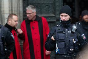 High Security At Cologne Cathedral As Warning Of Alleged Terror Attack Planned For New Yar Eve