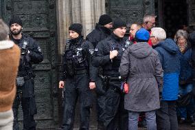 High Security At Cologne Cathedral As Warning Of Alleged Terror Attack Planned For New Yar Eve