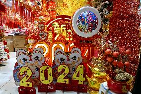 Citizens Shop For New Year Ornaments in Shenyang
