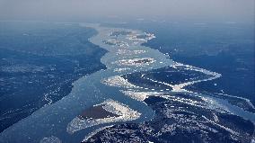 (VistaNingxia)CHINA-NINGXIA-YELLOW RIVER-FLOWING ICE (CN)